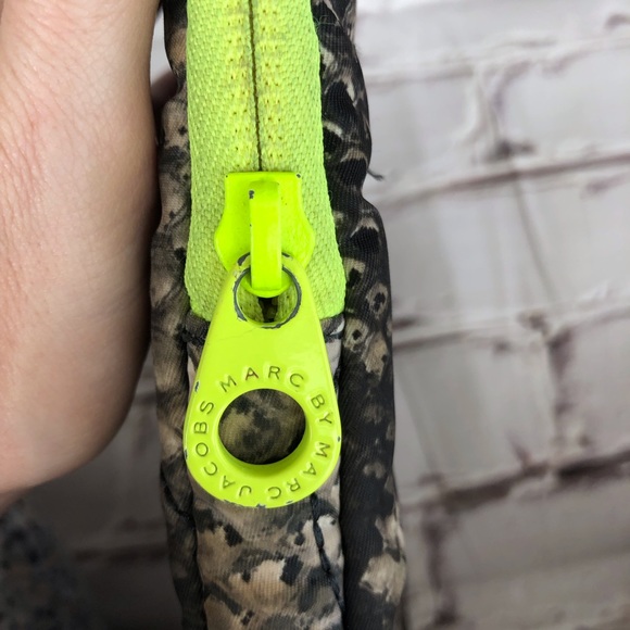 Marc Jacobs python print neon ipad case - Picture 3 of 7